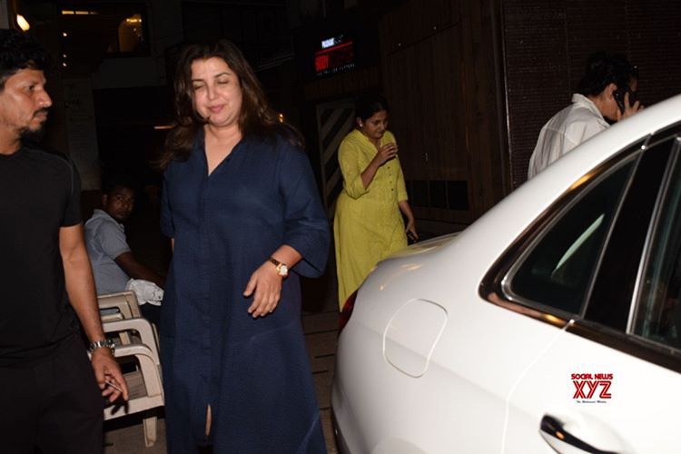 Farahn Khan Meets Sunita And Rhea Kapoor