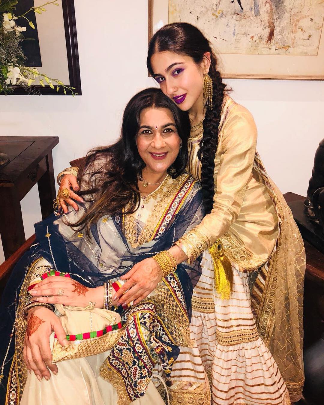 Sara Ali Khan and mom Amrita Singh.