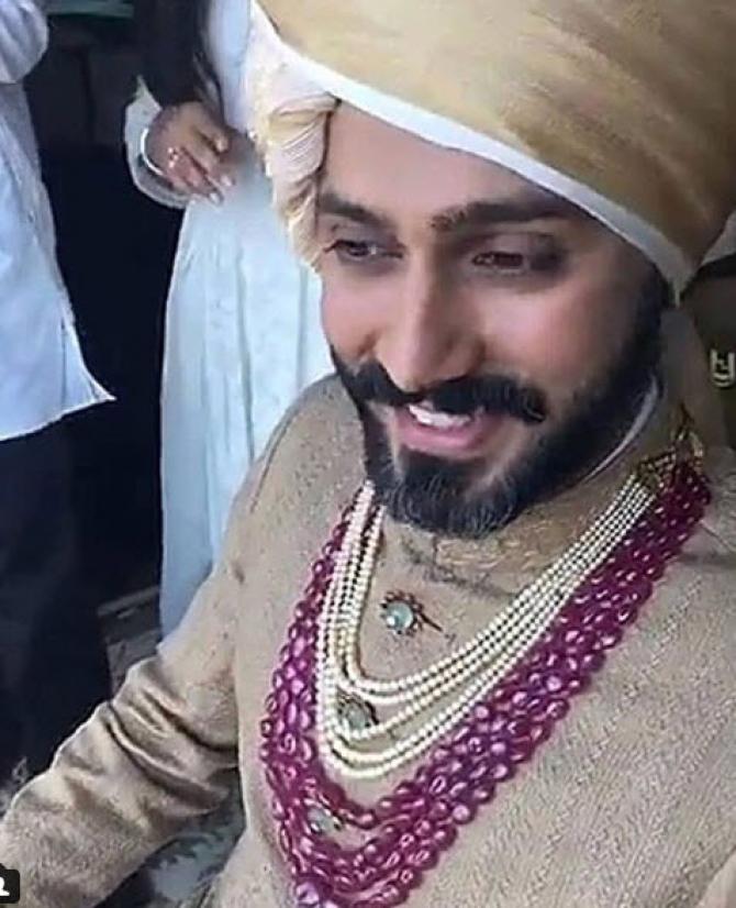 Anand Ahuja Ties Mangalsutra To Sonam Kapoor