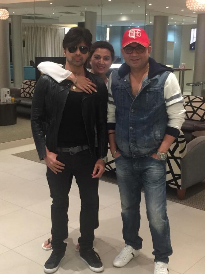 Himesh Reshammiya And Sonia Kapoor Honeymoon In Dubai