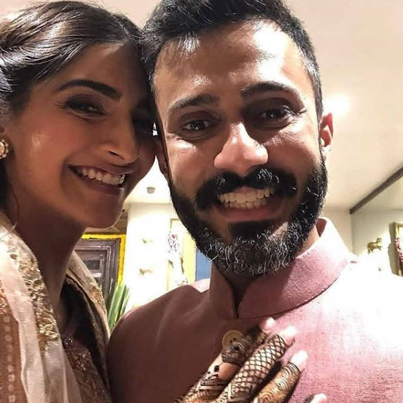 Sonam Kapoor mangalsutra