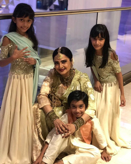 Rekha With Farah Khan's Triplets