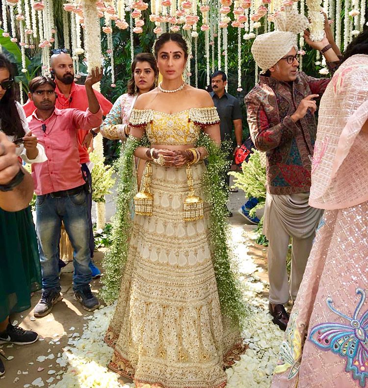 Kareena Kapoor Khan Wore Abu Jani Sandeep Khosla's 25-Year-Old Vintage  Lehenga In 'Veere Di Wedding'