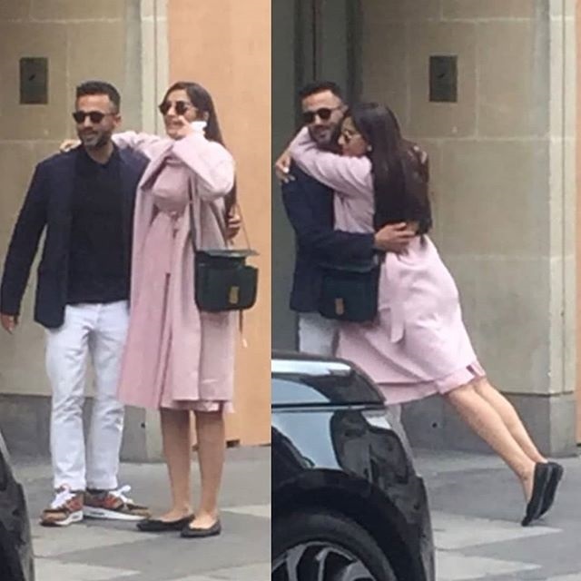 Sonam anand pda in London
