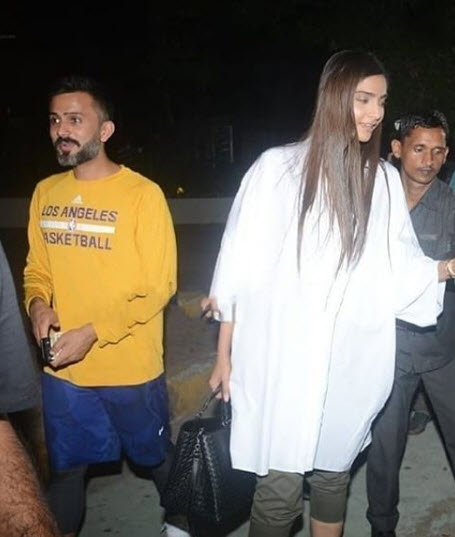 Sonam anand pda in London