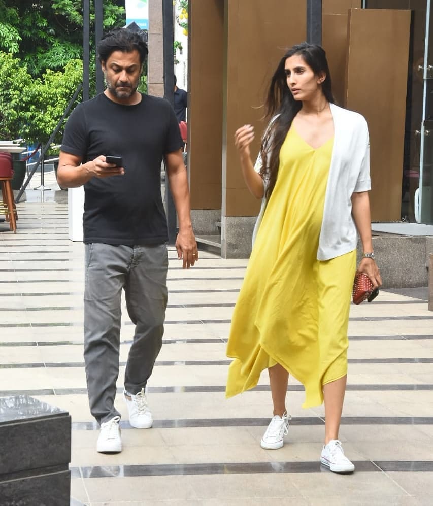 Abhishek Kapoor Takes His Pregnant Wife Pragya Kapoor On A Lunch Date