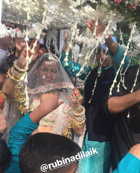 Rubina dilaik enters the venue dancing