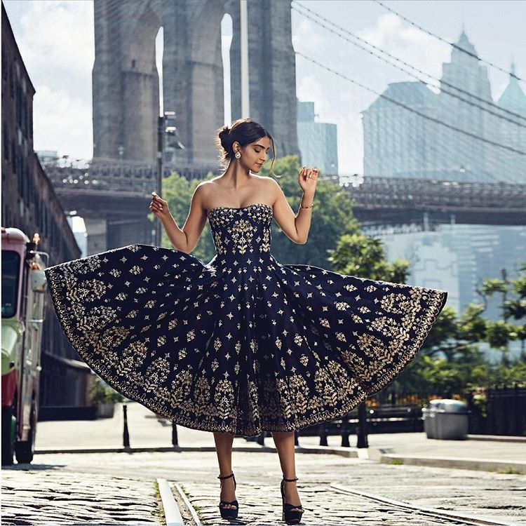 Sonam Kapoor Ahuja In Anita Dongre