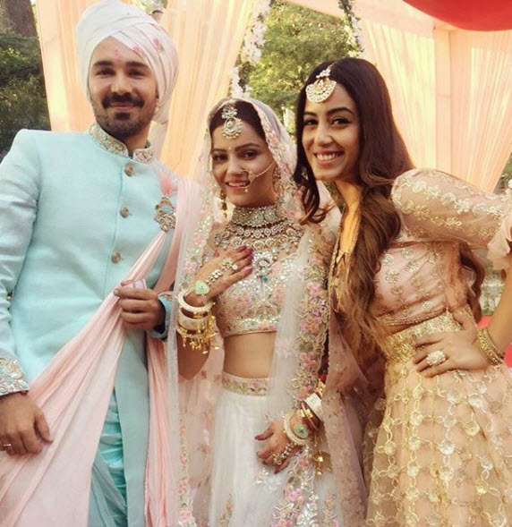 Rubina dilaik and Abhinav Shukla kiss