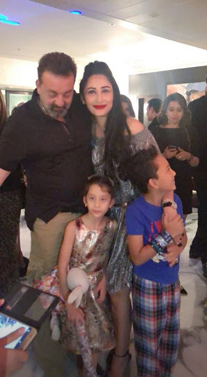 Maanayata celebrates birthday with family