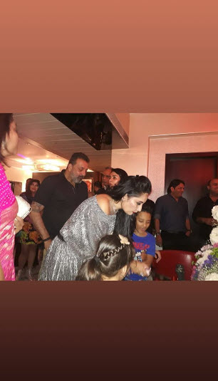 Maanayata celebrates birthday with family