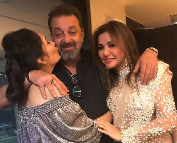 Maanayata celebrates birthday with family