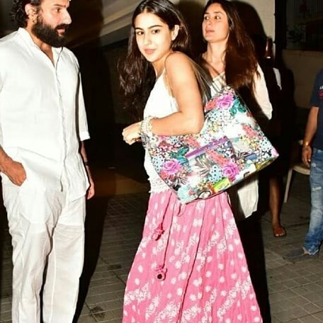 Kareena Kapoor Khan Hugs Her Step Daughter Sara Ali Khan