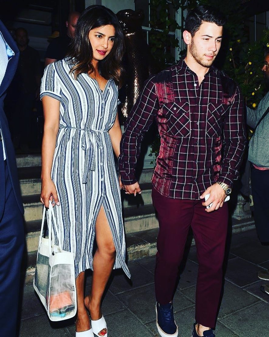 Priyanka Chopra Nick Jonas Cosy On A Dinner Date
