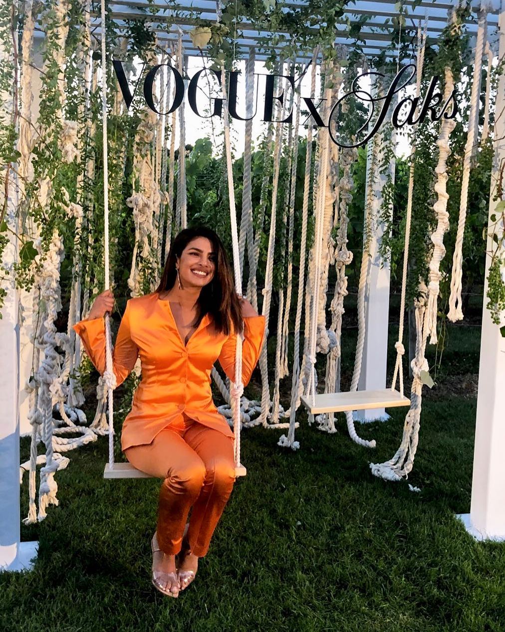 Priyanka celebrates father's birthday with mom Madhu Chopra over dinner date