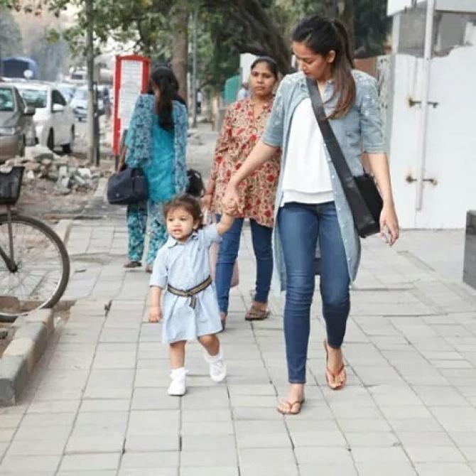 Mira Rajput Accompanies Misha Kapoor Back Home After School