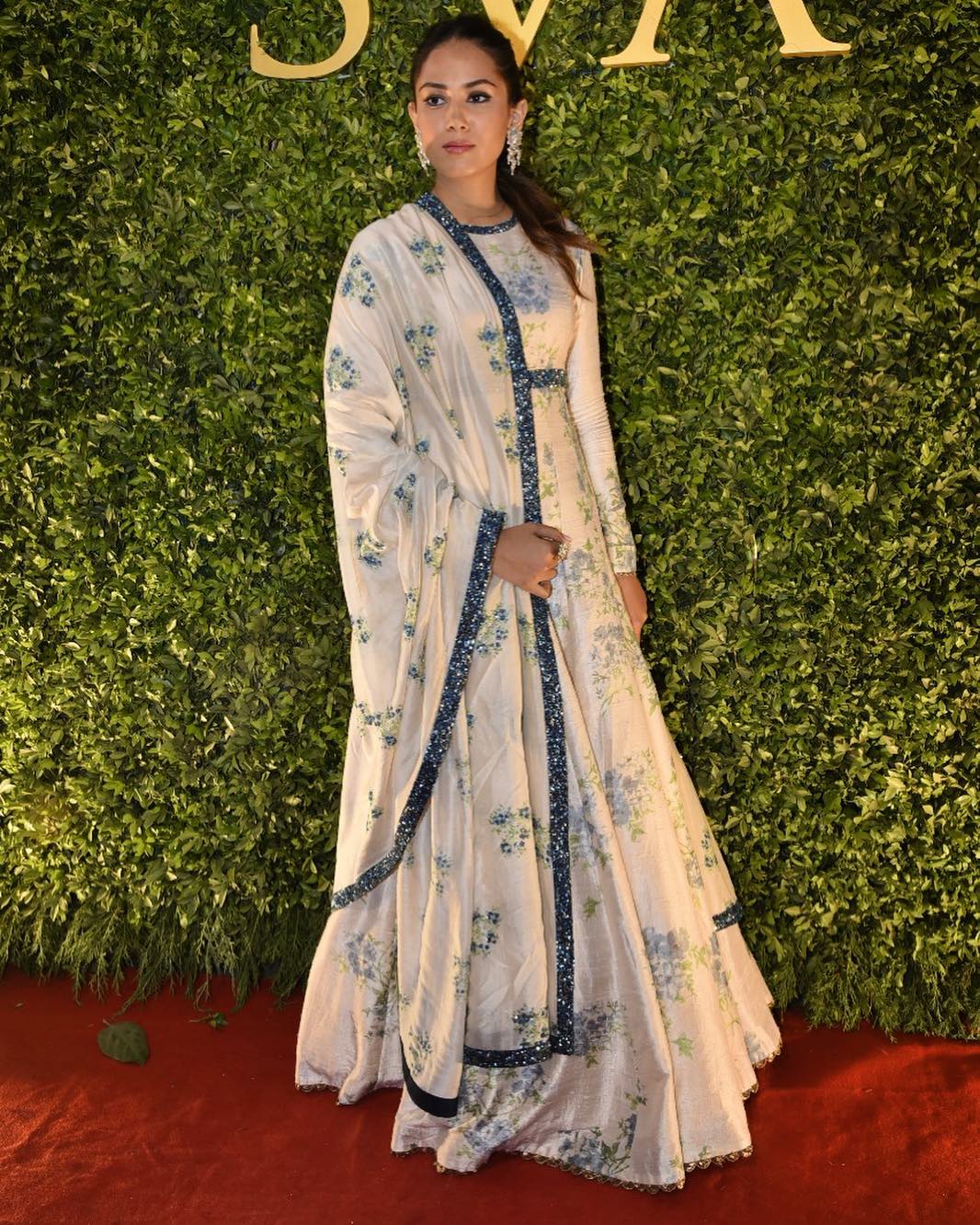 Mira Rajput Accompanies Misha Kapoor Back Home After School