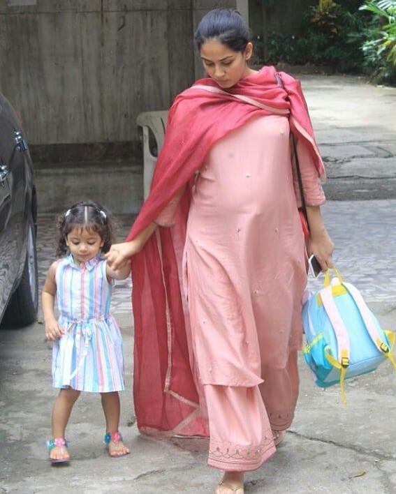 Mira Rajput Accompanies Misha Kapoor Back Home After School