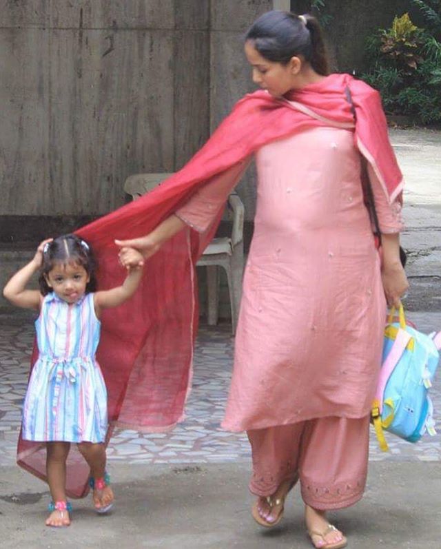 Mira Rajput Accompanies Misha Kapoor Back Home After School