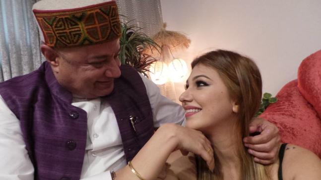 Jasleen Matharu Denies Sharing Bed With Anup Jalota