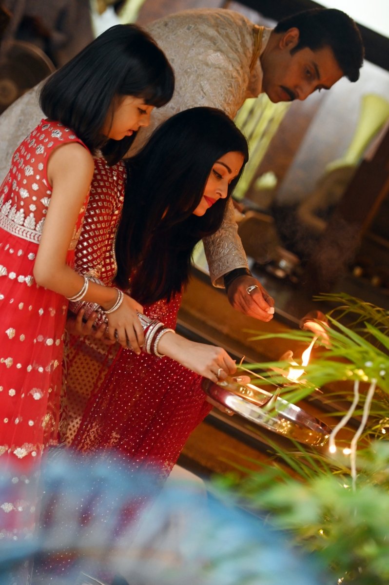 Abhishek Bachchan, Aishwarya Rai Bachchan and Aaradhya Bachchan