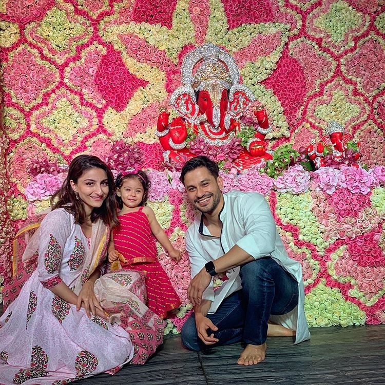 Soha Ali Khan, Kunal Kemmu and Inaaya Naumi Kemmu