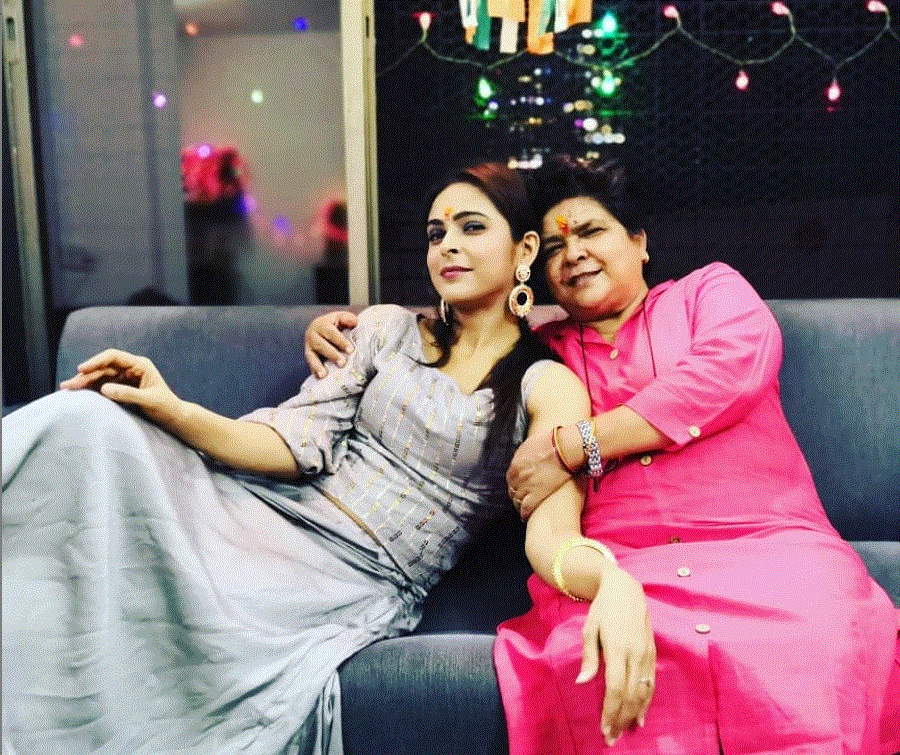 madhurima and her mother, vijayaa
