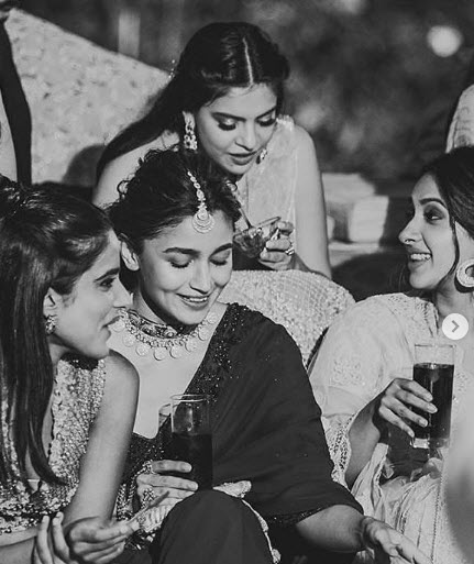 Alia from her friend, Devikaââ¬â¢s wedding