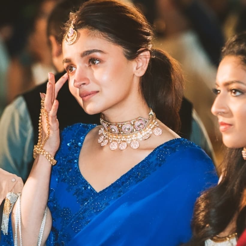 Alia from her friend, Devikaââ¬â¢s wedding