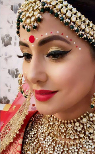 Hina Khan Looks Surreal As A Bengali Bride