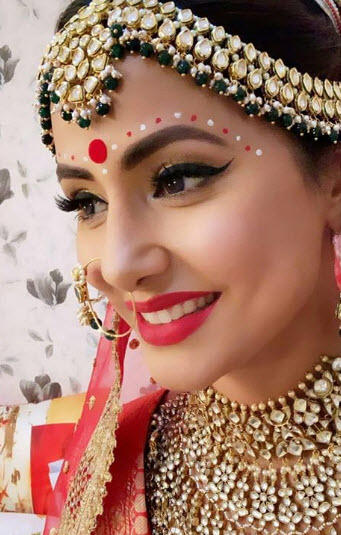 Hina Khan Looks Surreal As A Bengali Bride