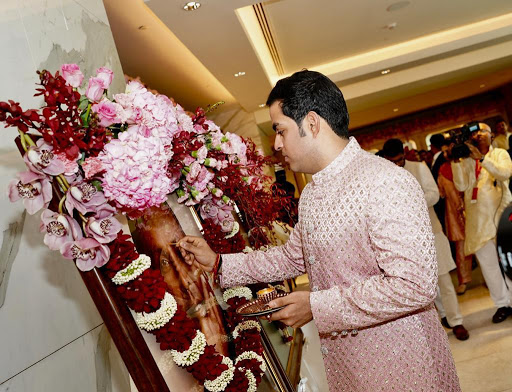 Akash and and his family paying their respects to his Dadaji 