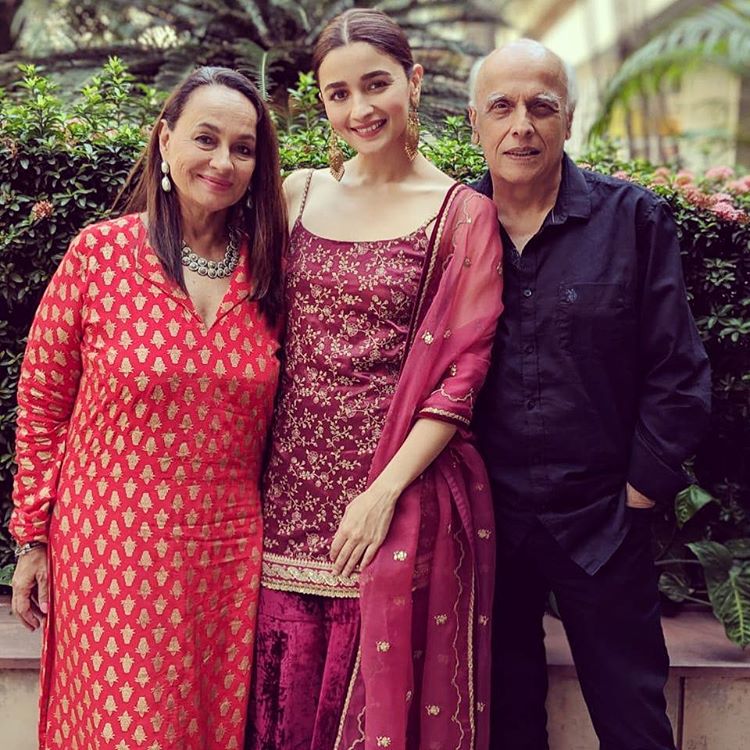 Mahesh Bhatt, Soni Razdan and Alia Bhatt