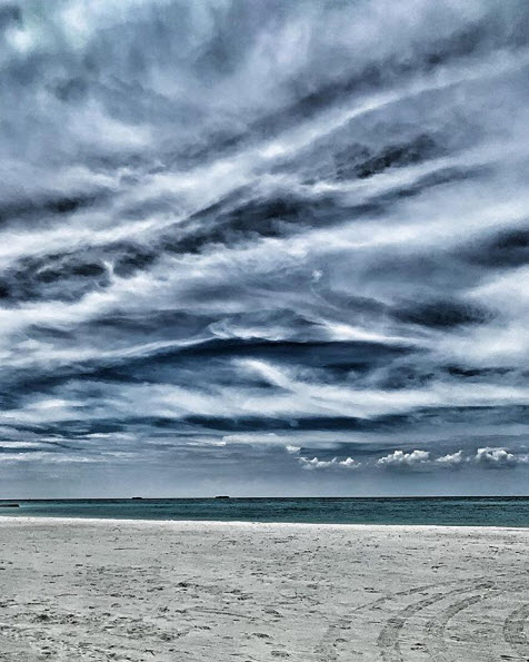 First Pictures Of Aishwarya Rai Bachchan, Abhishek Bachchan And Aaradhya Bachchan From Their Maldives Holiday