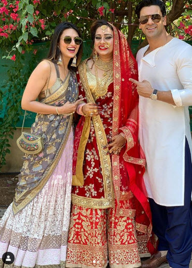 Divyanka Tripathi Dahiya And Her Hubby, Vivek Dahiya Looked Smashing Hot At A Friendââ¬â¢s Wedding