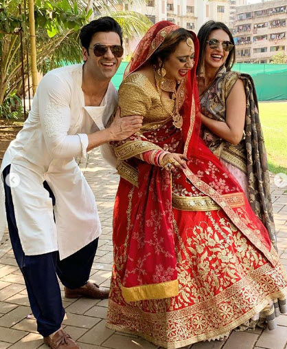 Divyanka Tripathi Dahiya And Her Hubby, Vivek Dahiya Looked Smashing Hot At A Friendââ¬â¢s Wedding