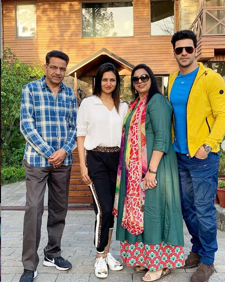 Divyanka Tripathi Dahiya with in-laws