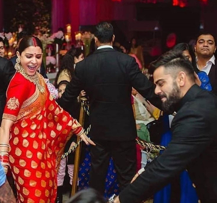 Anushka Sharma and Virat Kohli dancing like crazy