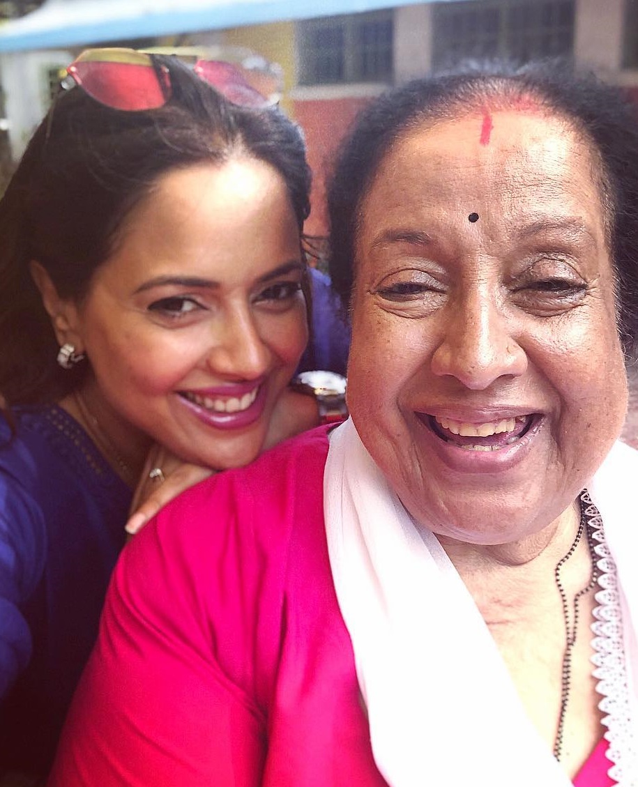 Sameera Reddy with her mother