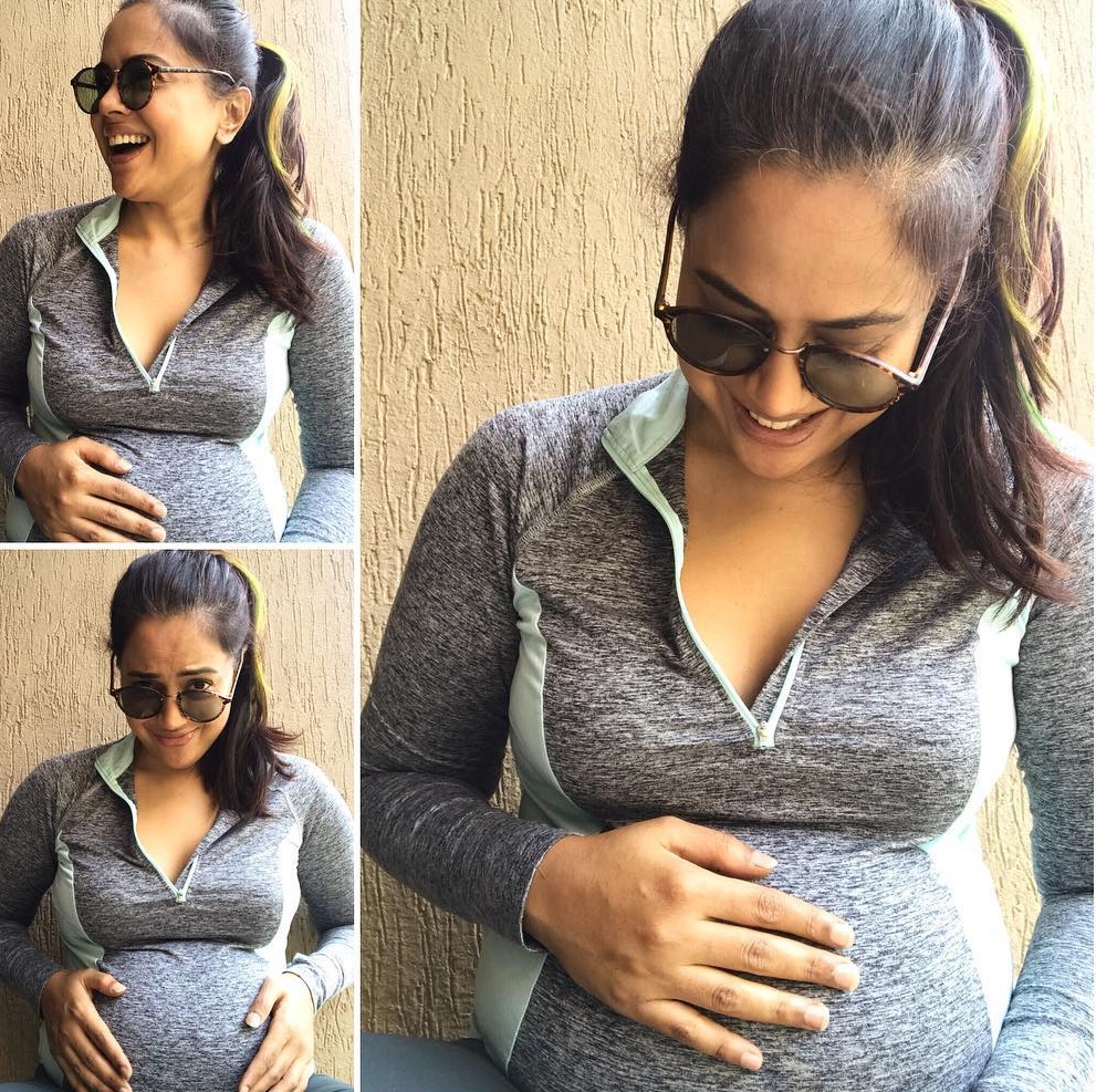 Sameera Reddy flaunting her baby bump