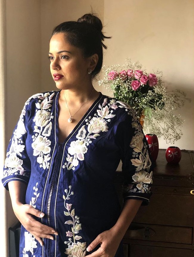 Sameera Reddy flaunting her baby bump