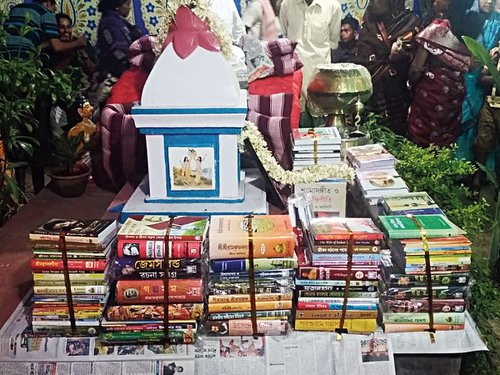 Books gifted to a groom who refused to take dowry