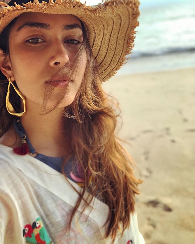 Mira Rajput Kapoor trolled for carrying shoes in hands