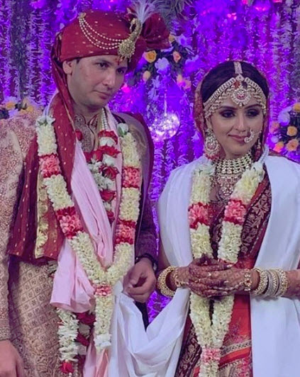 Partner Actress Aarti Chabria Looked Like A Diva In All Red Lehenga At Her Secret Wedding Pics Aarti chabria gets married to boyfriend visharad beedassy in mumbai. partner actress aarti chabria looked
