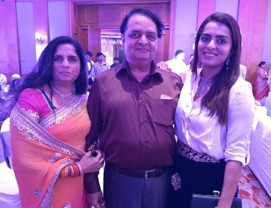 Ruhi Chaturvedi and her mother