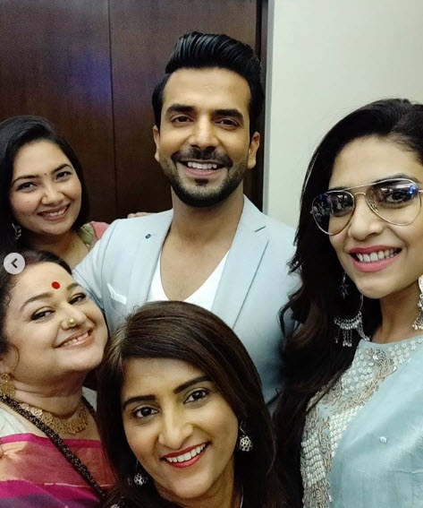 Ruhi Chaturvedi and Shivendraa Om Saainiyol