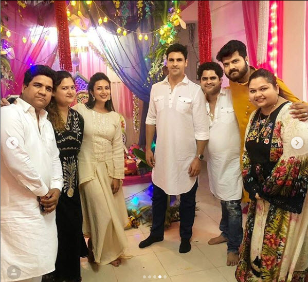 divyanka and vivek during ganesh visarjan
