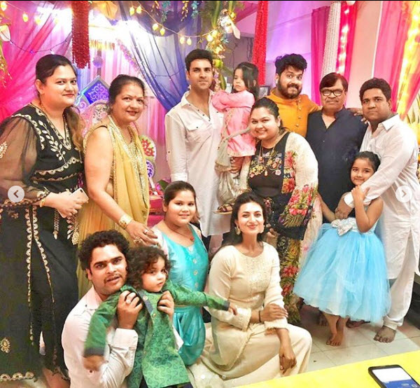 divyanka and vivek during visarjan