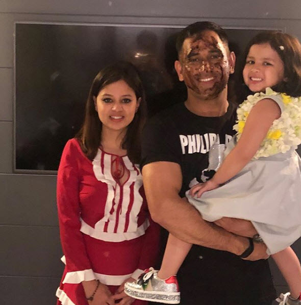 ziva, sakshi and dhoni