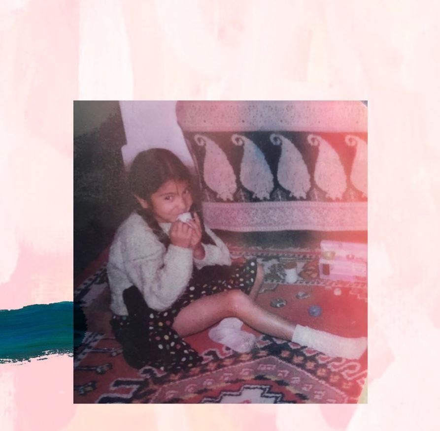 anushka childhood image